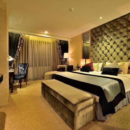 Amaroossa Grande Hotel Bekasi Buitenkant foto