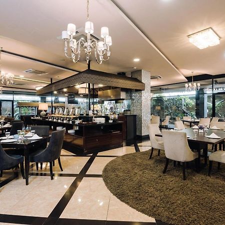 Amaroossa Grande Hotel Bekasi Buitenkant foto