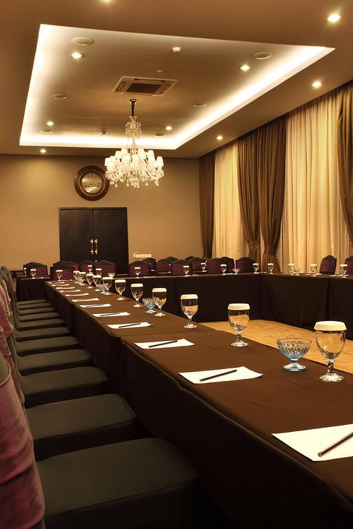 Amaroossa Grande Hotel Bekasi Buitenkant foto