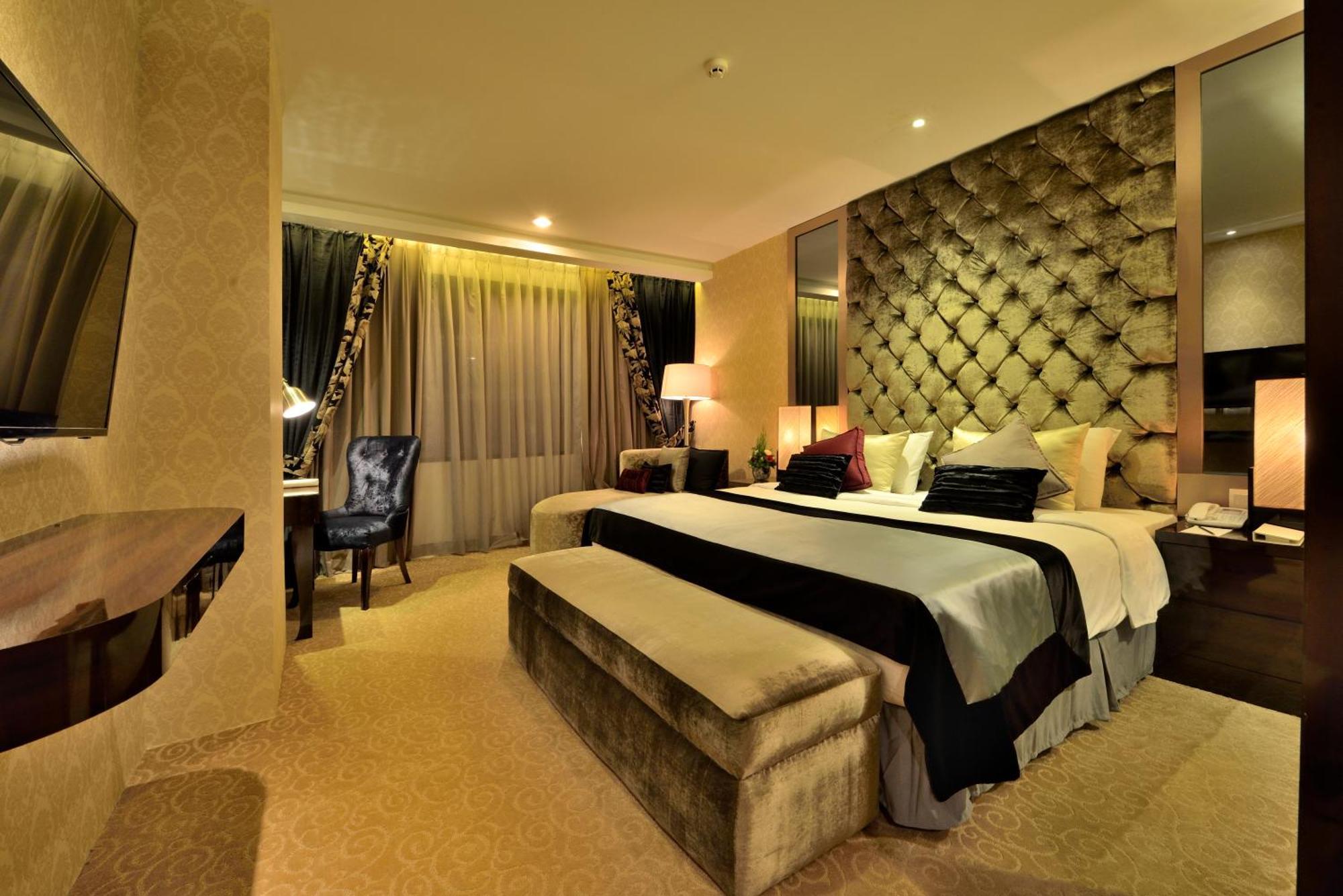 Amaroossa Grande Hotel Bekasi Buitenkant foto