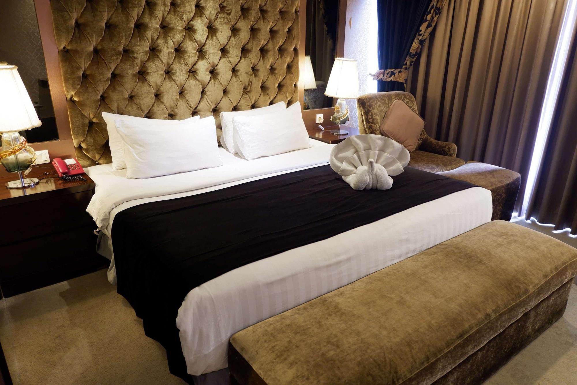 Amaroossa Grande Hotel Bekasi Buitenkant foto