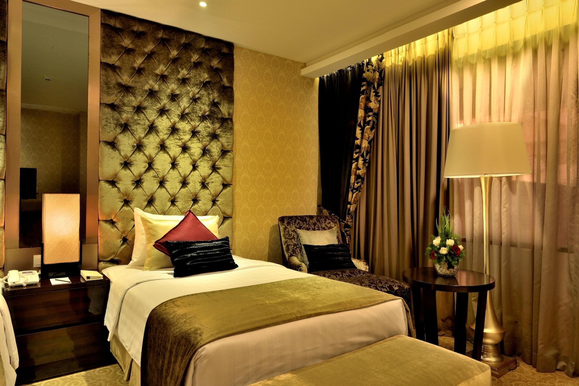 Amaroossa Grande Hotel Bekasi Buitenkant foto