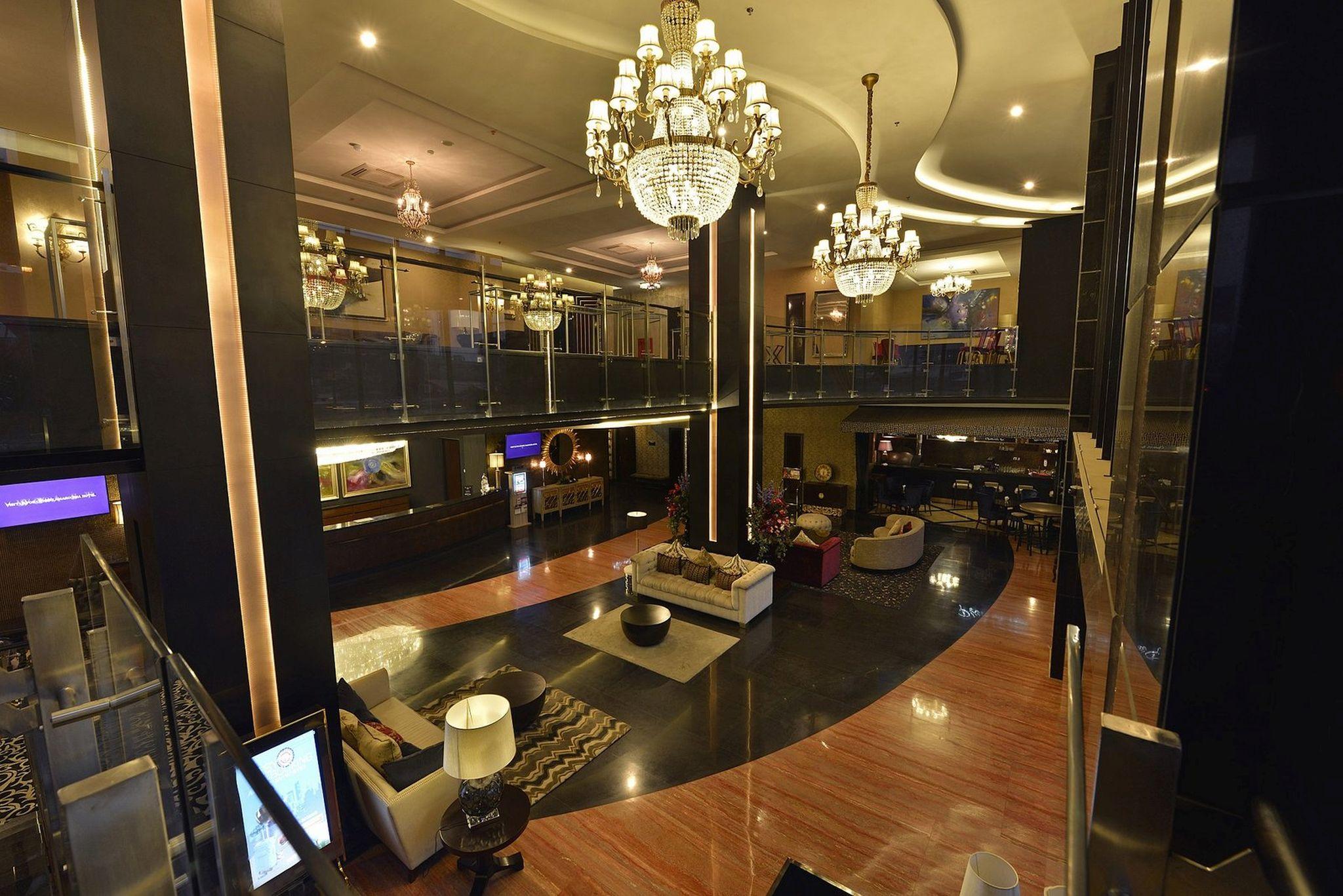 Amaroossa Grande Hotel Bekasi Buitenkant foto