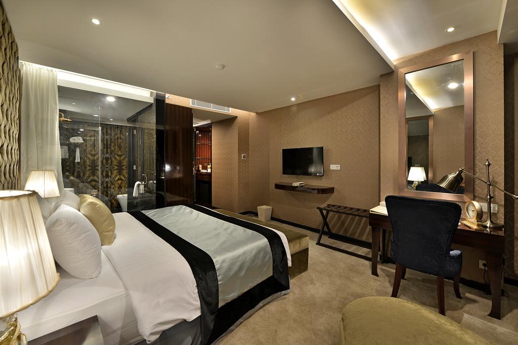 Amaroossa Grande Hotel Bekasi Buitenkant foto