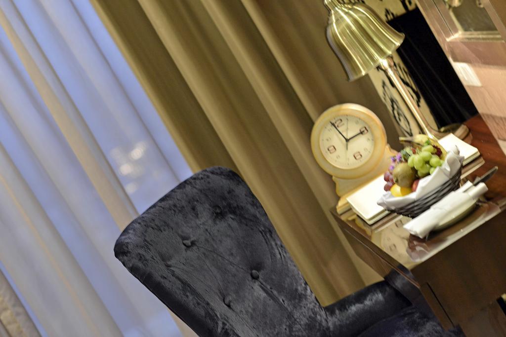 Amaroossa Grande Hotel Bekasi Buitenkant foto