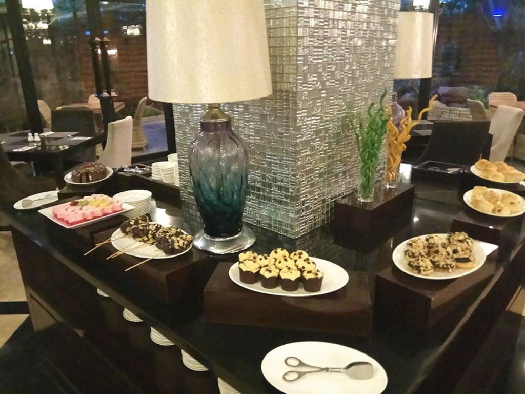Amaroossa Grande Hotel Bekasi Buitenkant foto