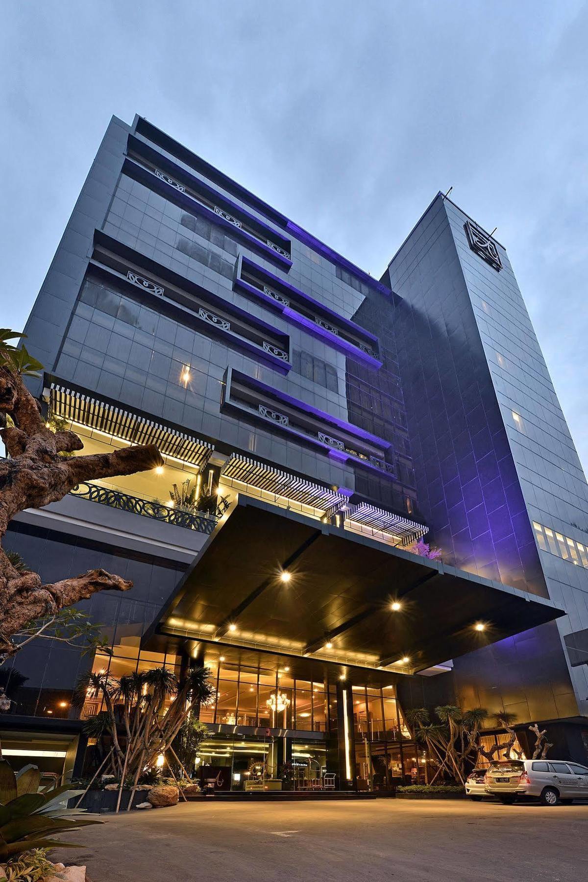 Amaroossa Grande Hotel Bekasi Buitenkant foto