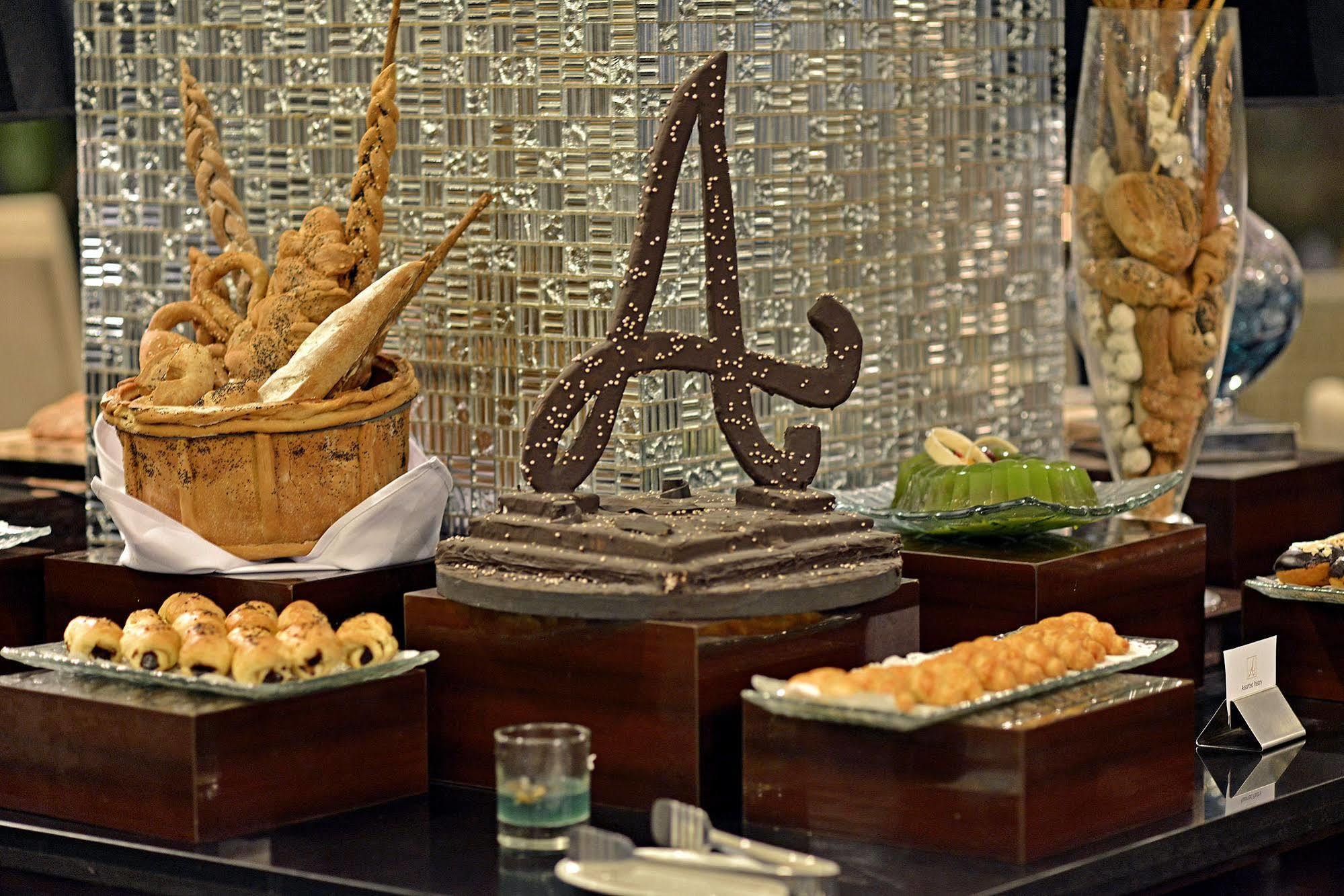 Amaroossa Grande Hotel Bekasi Buitenkant foto