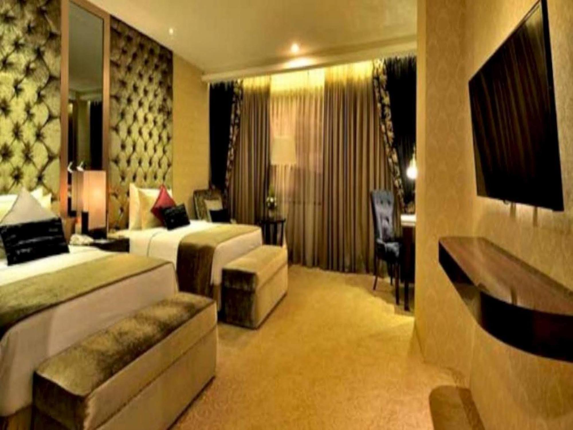 Amaroossa Grande Hotel Bekasi Buitenkant foto