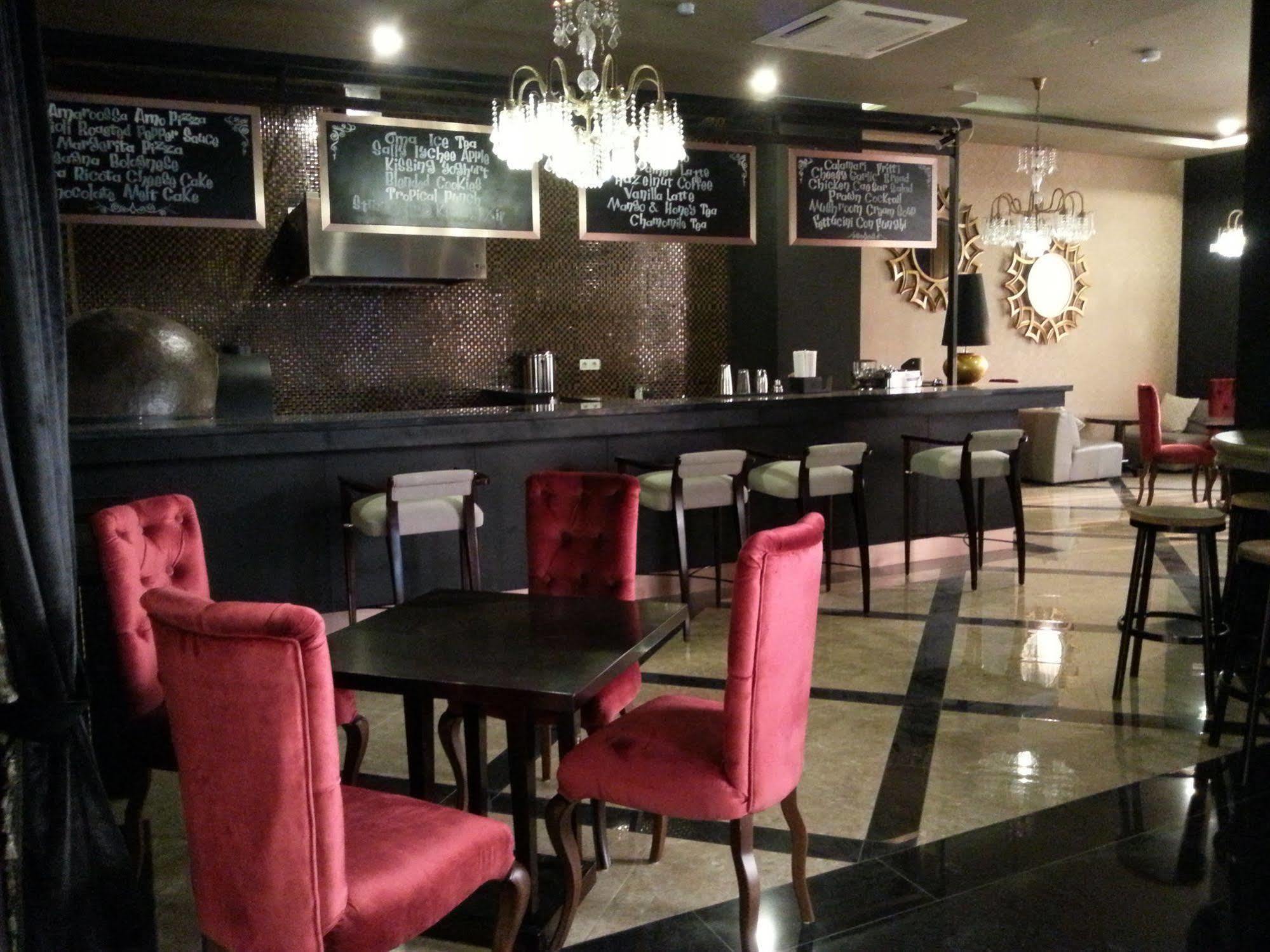 Amaroossa Grande Hotel Bekasi Buitenkant foto