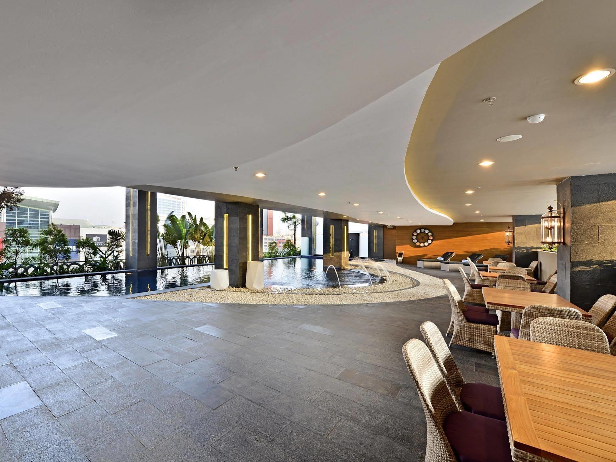 Amaroossa Grande Hotel Bekasi Buitenkant foto