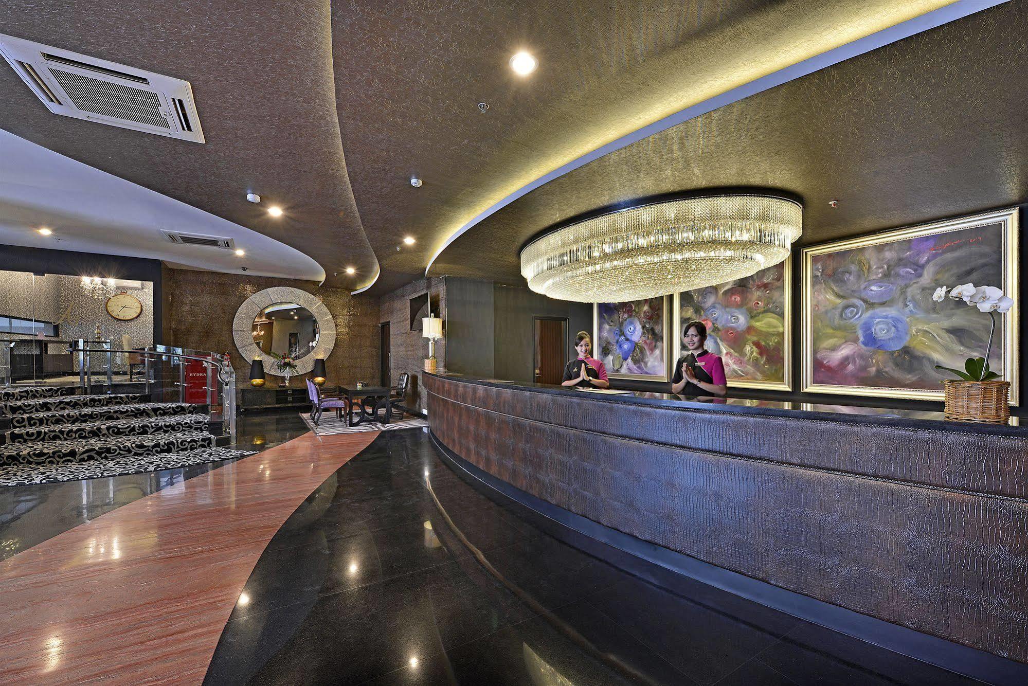 Amaroossa Grande Hotel Bekasi Buitenkant foto