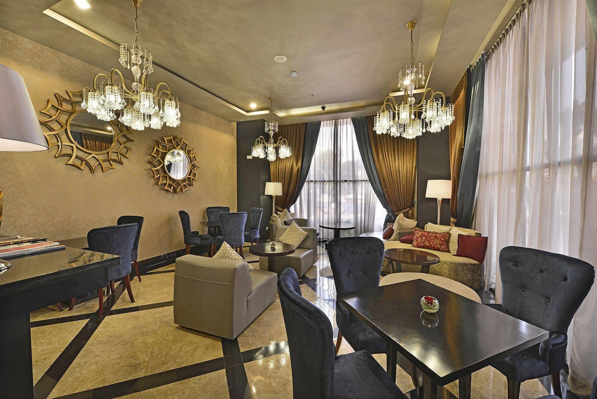 Amaroossa Grande Hotel Bekasi Buitenkant foto