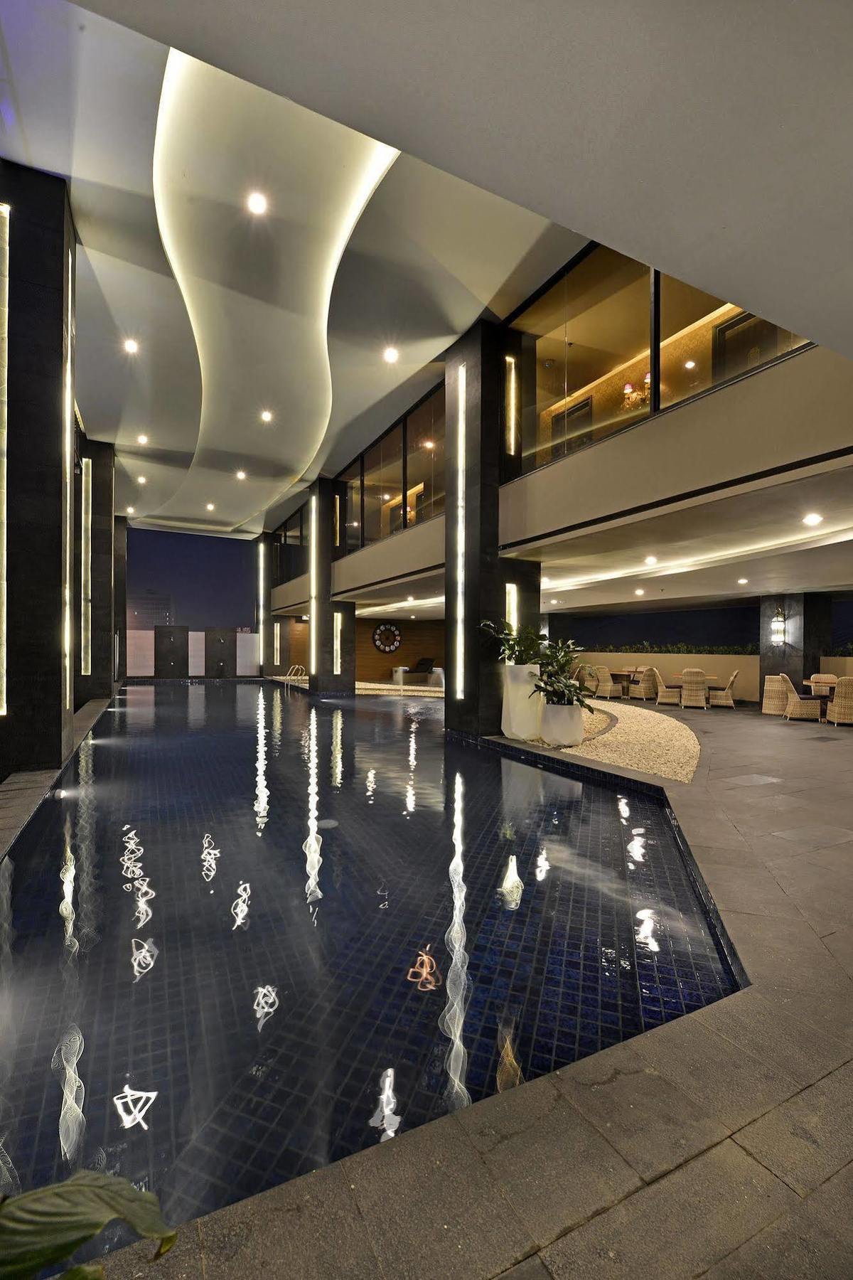 Amaroossa Grande Hotel Bekasi Buitenkant foto