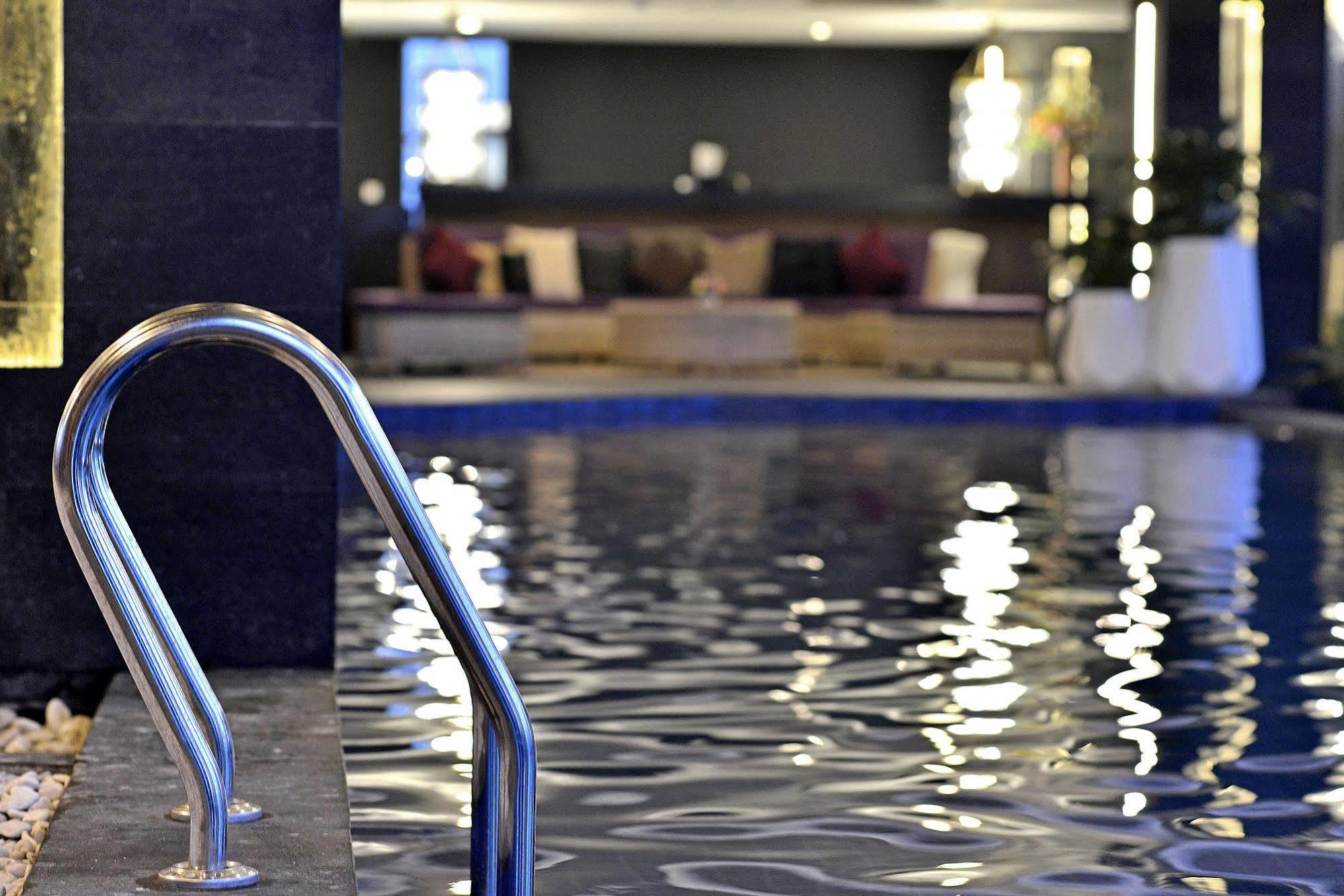 Amaroossa Grande Hotel Bekasi Buitenkant foto